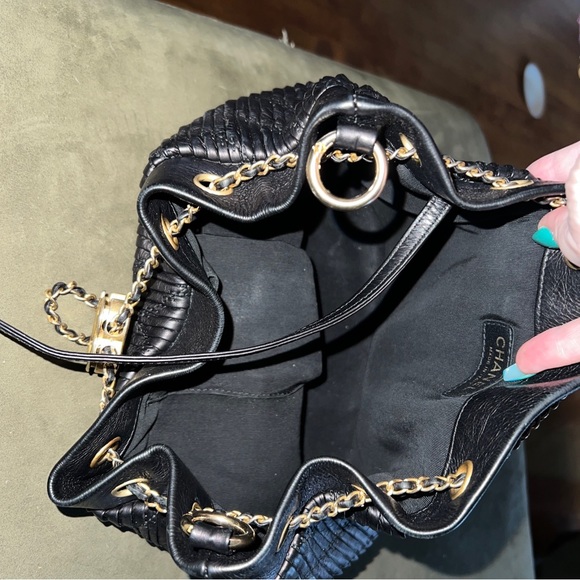 Chanel Crumpled Calfskin Coco Pleats Medium Drawstring Bag Black. - Picture 6 of 10